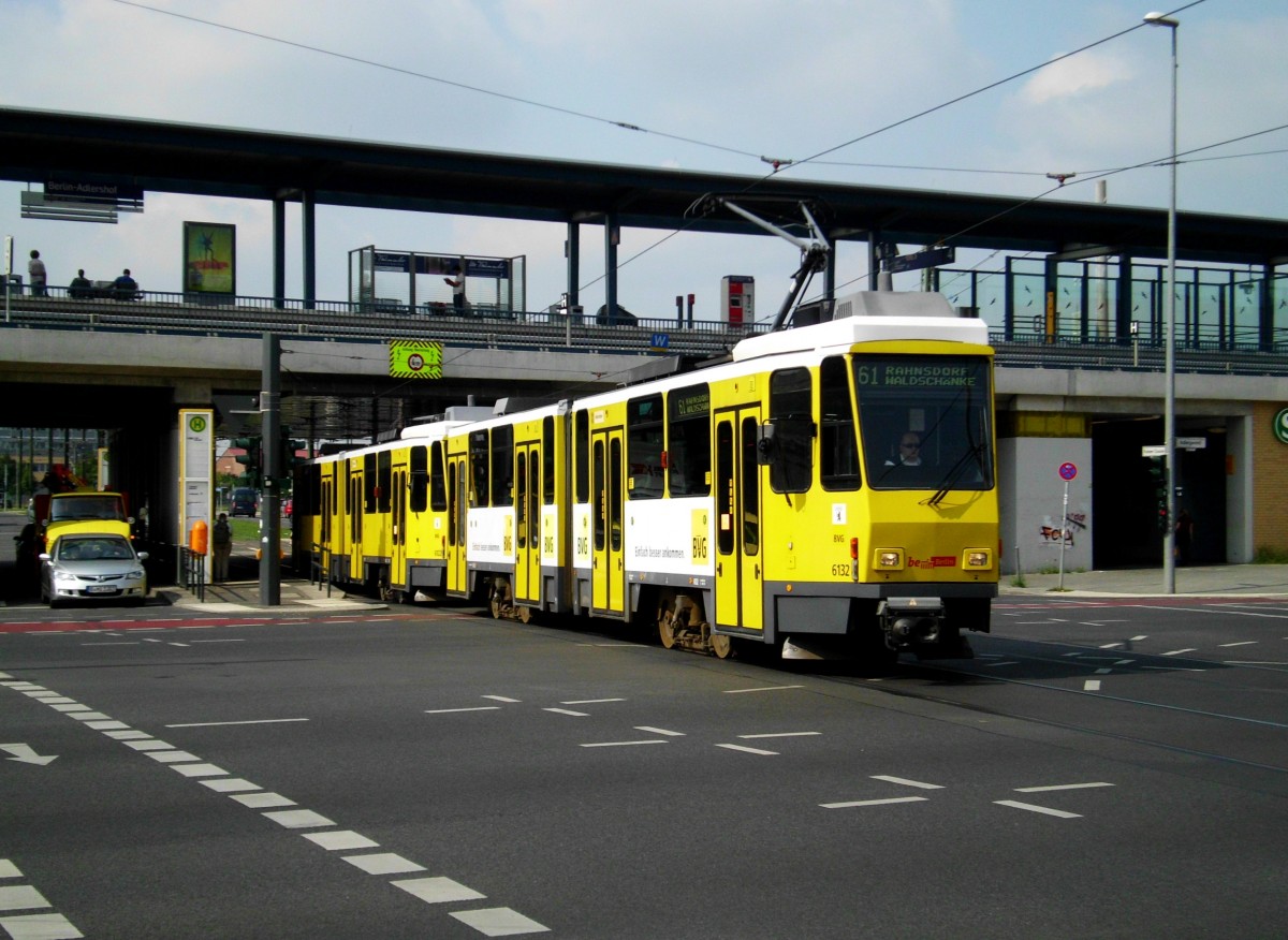 Straßenbahnlinie 60 nach Berlin-Rahnsdorf Waldschänke am S-Bahnhof Berlin-Adlershof.(8.8.2014)
