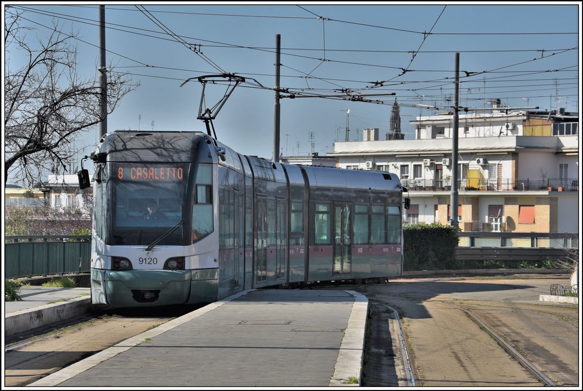 Strassenbahnlinie 8 mit Cityway I 9120 in der Endhaltestelle Casaletto. (24.02.2020)