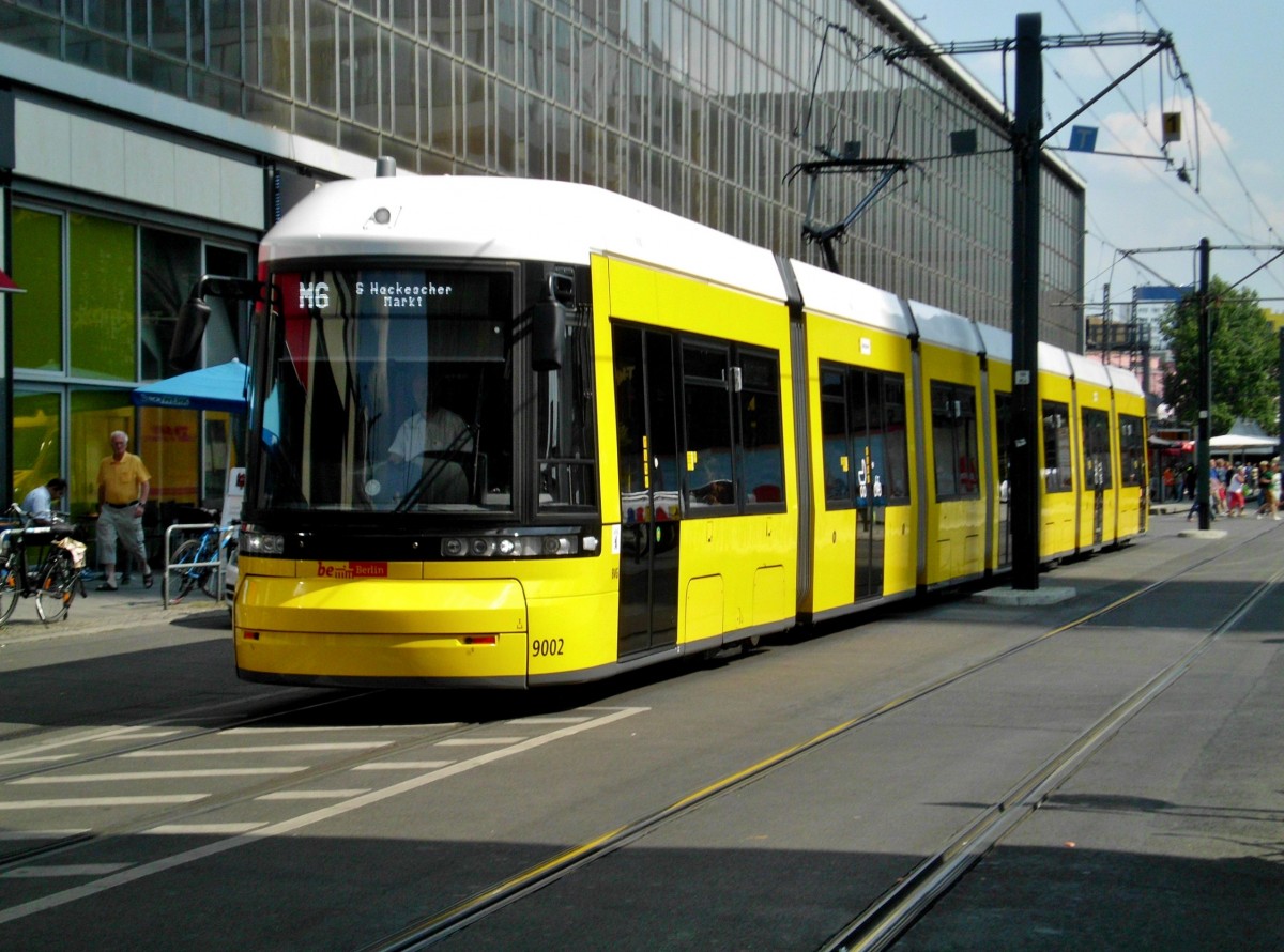 Straßenbahnlinie M6 nach S-Bahnhof Berlin Hackescher Markt am S+U Bahnhof Berlin Alexanderplatz.(8.8.2014)
