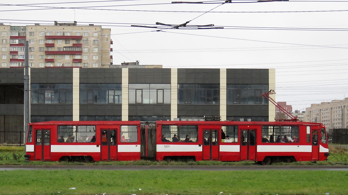 Straßenbahntriebwagen LWS-97 Nr. 1201 in Kupchino, St. Petersburg, 12.11.2017