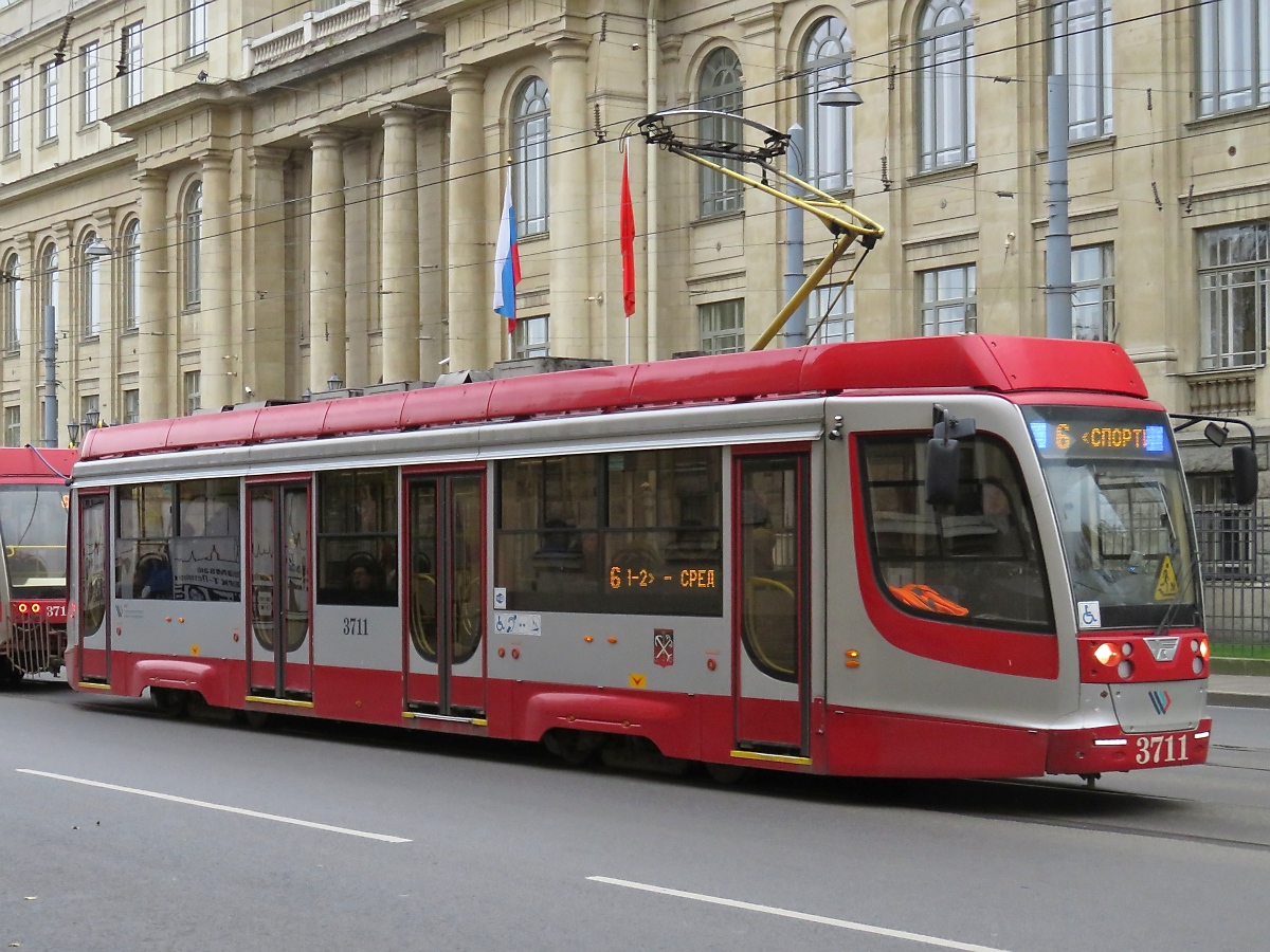 Straßenbahntriebwagen Typ 71-623, Nr. 3711 in St. Petersburg, 22.10.2017 