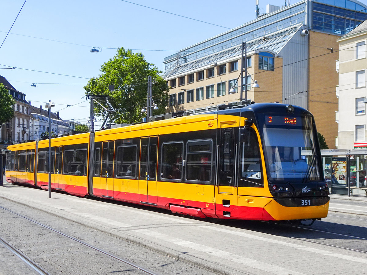 Straßenbahnzug 351 als Linie 3 zum Tivoli am Hbf Karlsruhe, 05.08.2018.