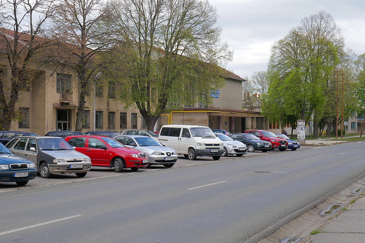 Straßenseite des Bahnhof Cierna nad Tisou an der Grenze zur Ukraine, 17. April 2019