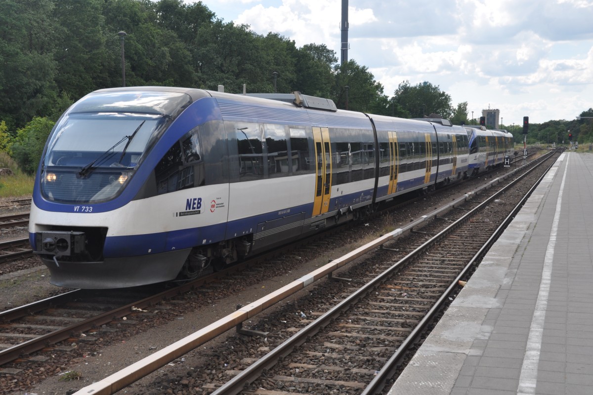 STRAUSBERG (Landkreis Märkisch-Oderland), 06.07.2014, VT 733 der Niederbarnimer Eisenbahn als RB26 nach Kostrzyn (POLEN) bei der Einfahrt in den Bahnhof Strausberg