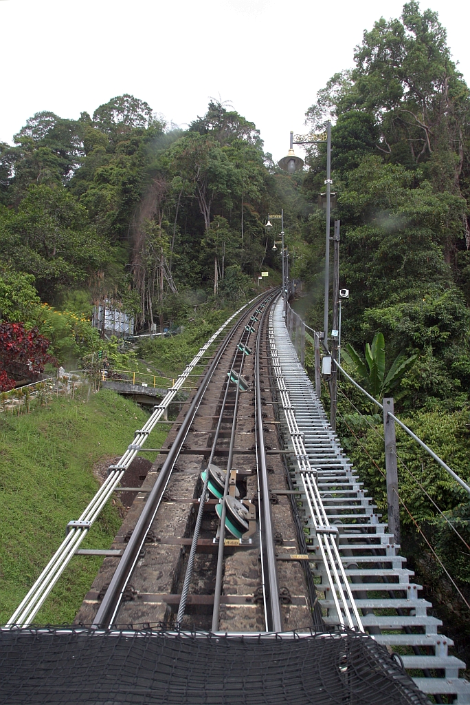 Streckenabschnitt der KBB (Keretapi Bukit Bendera, Penang Hill Railway) auf dem Viadukt zwischen der Stesen Viaduct und der Lower Tunnel Station am 18.Februar 2025.