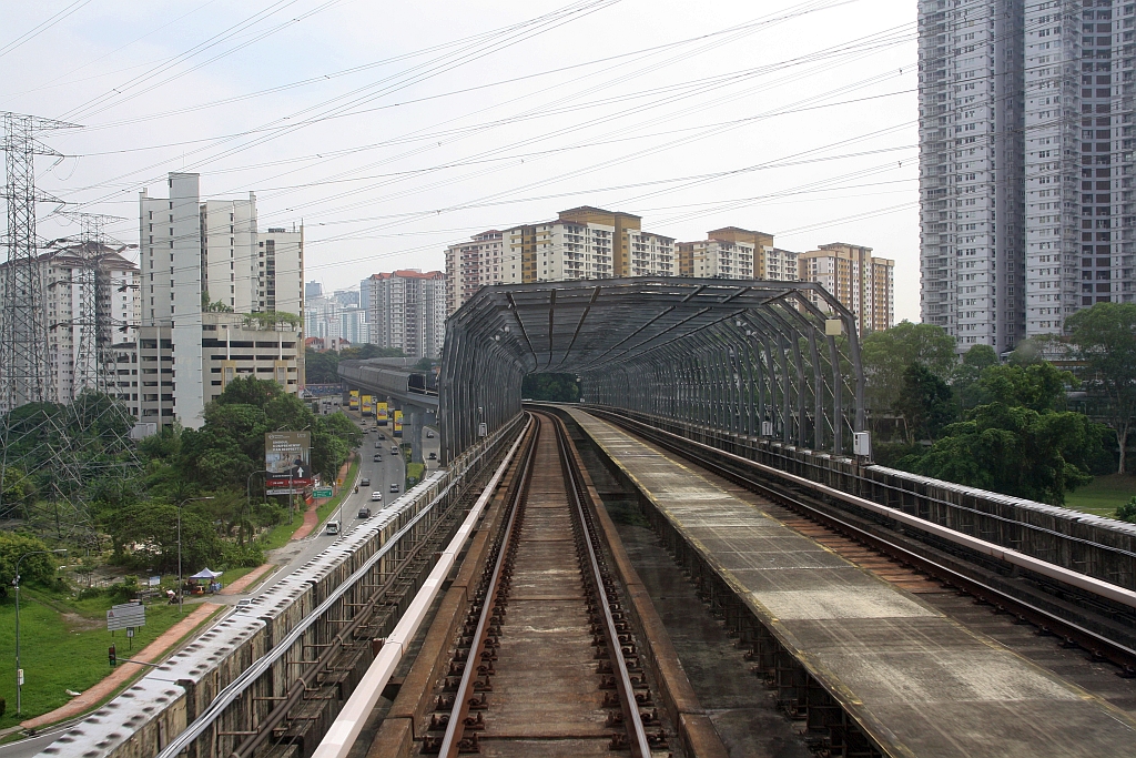 Streckenabschnitt der rapidKL MRT Kajang Line (KG) zwischen den Stesen's Surian (KG07) und Mutiara Damansara (KG08) am 12.März 2024.