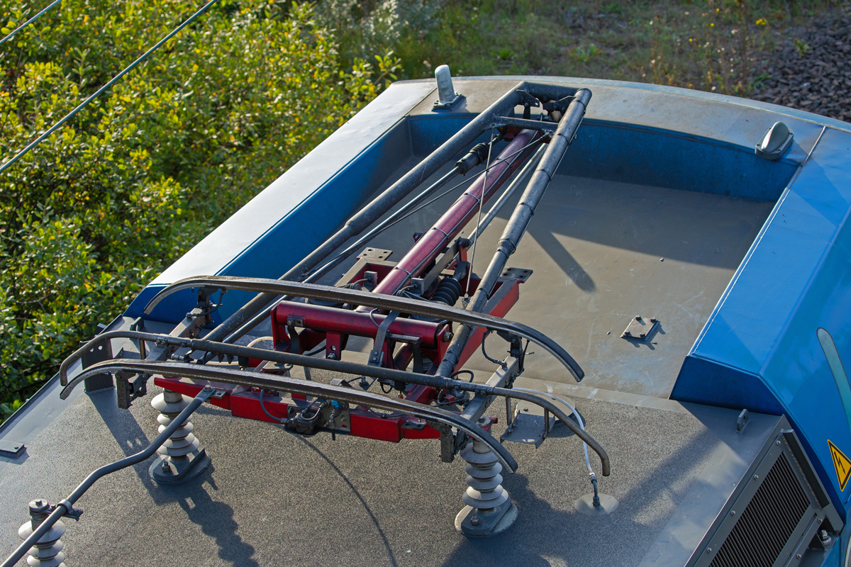 Stromabnehmer der EGP Lok 192 104 die in Mukran teilweise unter der L 29 steht. - 26.09.2021
