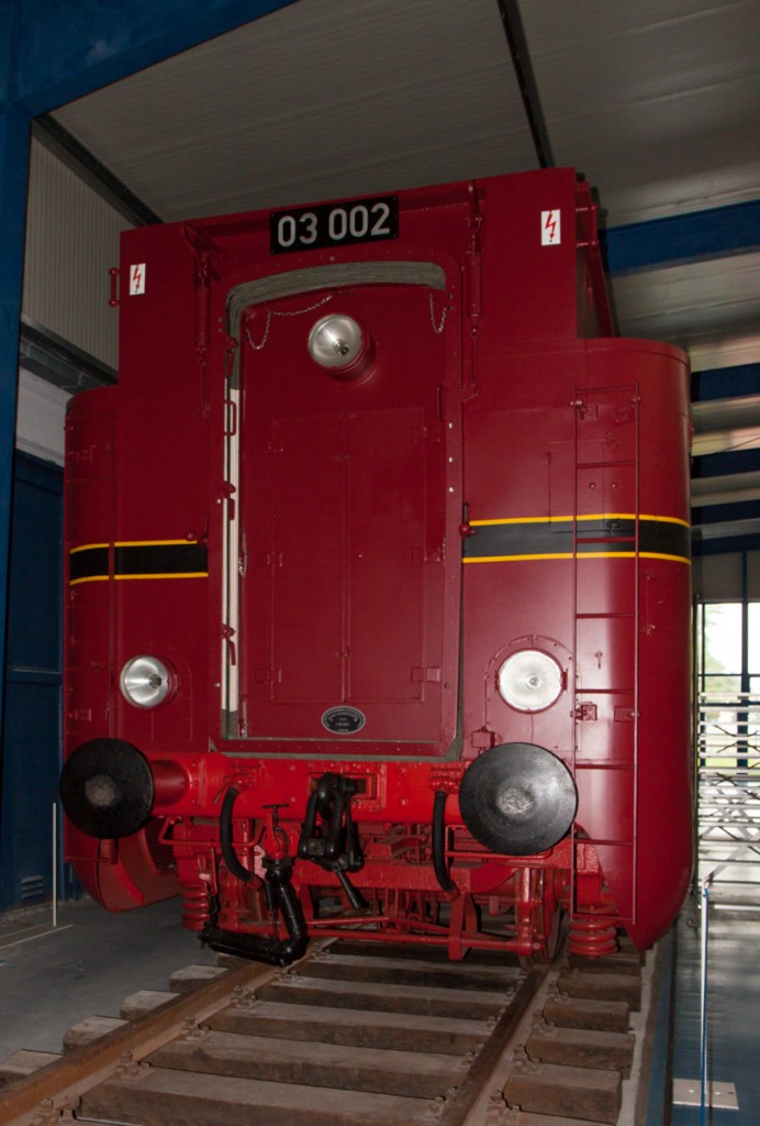 Stromlinienverkleidete 03er Baureihe, hier die Heckansicht des Tenders, ausgestellt im Eisenbahn- und Technikmuseum Prora. - 10.07.2013