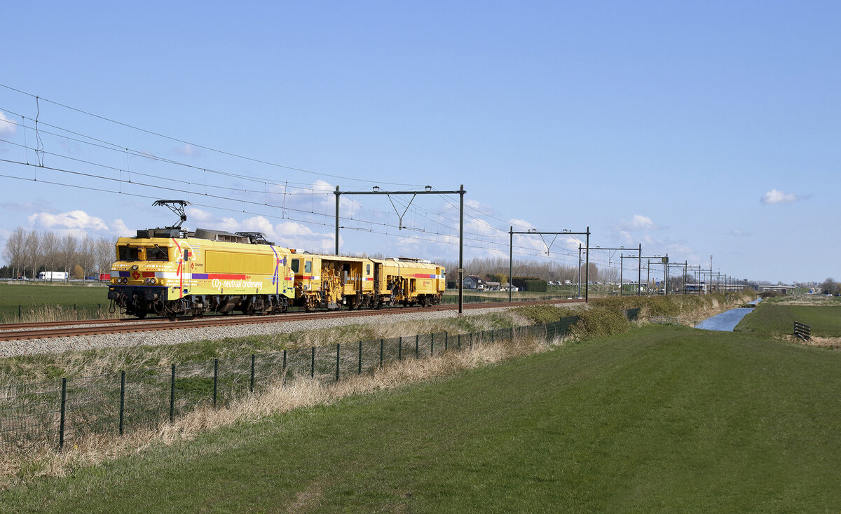 Strukton 1740 mit Unimat 9 am Haken, Moordrecht 16.04.2021.