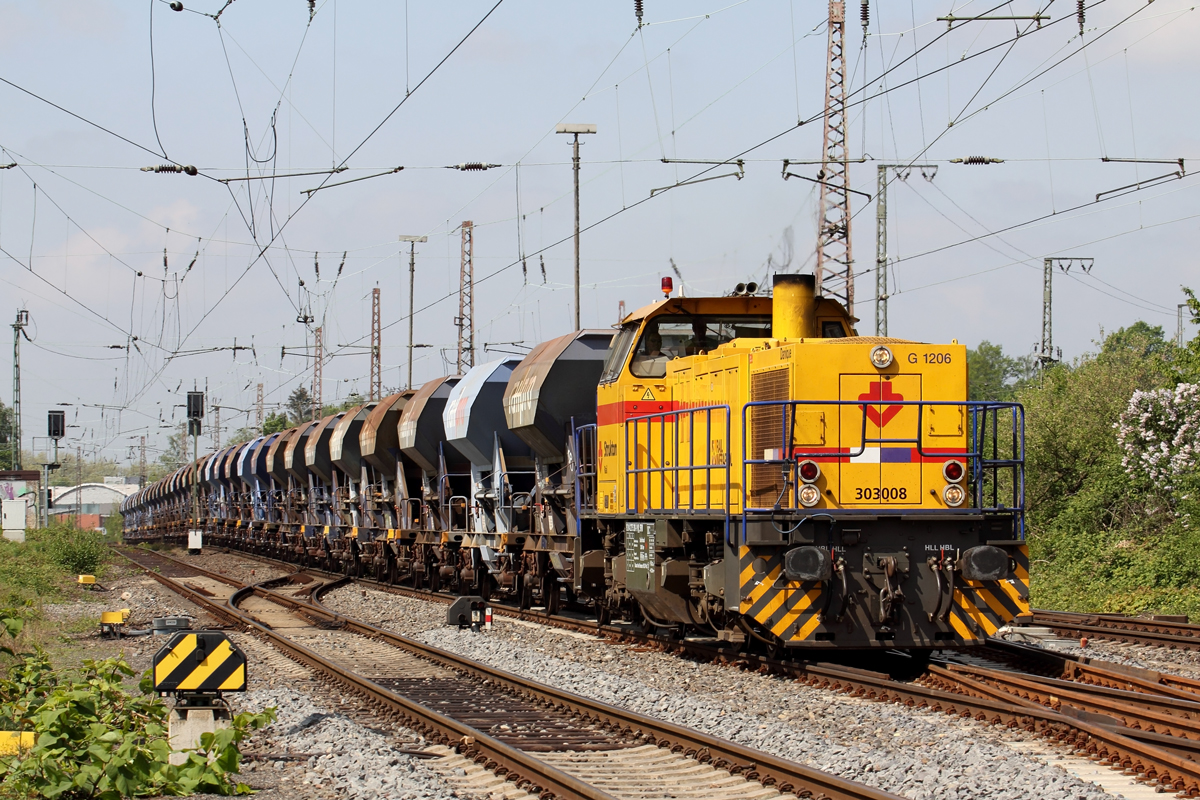 Strukton 303008 (275 308-9) in Recklinghausen-Ost 30.4.2019