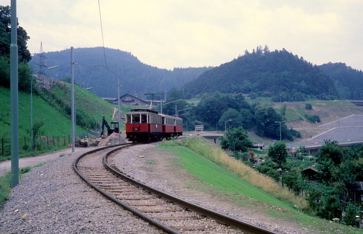 Stubaitalbahn: Am 14. Juli 1978 nähert sich der Tw 2 dem Stubaitalbahnhof in Innsbruck.