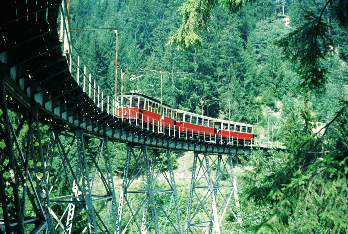 Stubaitalbahn__Auf der Kreither Brücke__18-08-1973