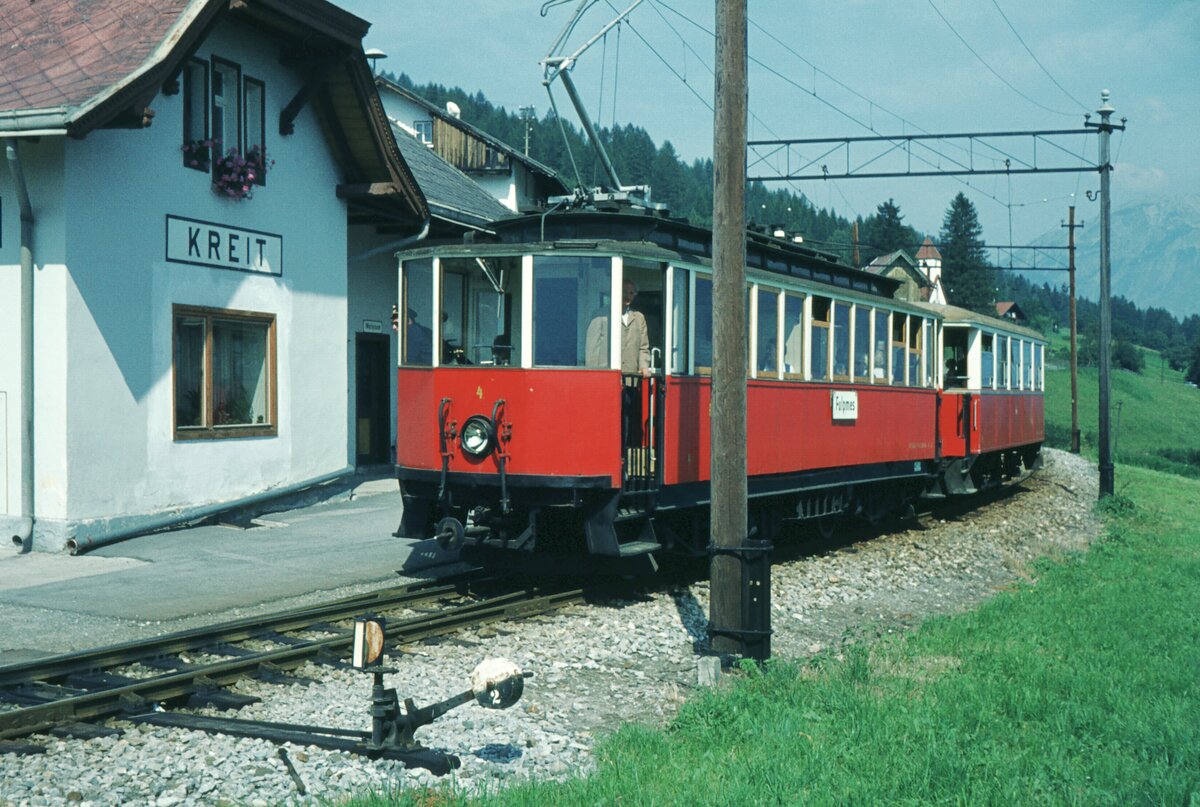 Stubaitalbahn__Zug mit Tw 4 in der Station Kreith__18-08-1973