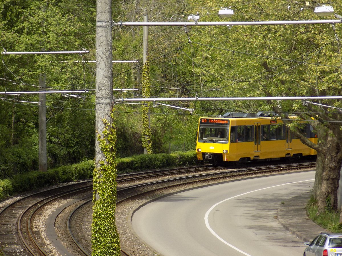 Stuttgart, hier zwischen der Haltestelle Schlachthof und Wangner-/Landhausstraße ist die DT8.4 3039/3040 auf dem weg nach Hedelfingen