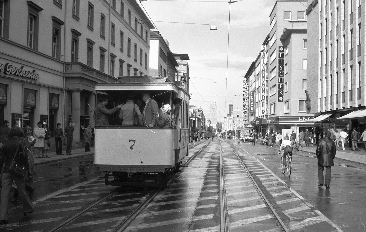 Stuttgart Pferdebahn__Wagen Nr. 7 auf der Königstraße Richtung Schloßplatz unterwegs.__30-09-1978