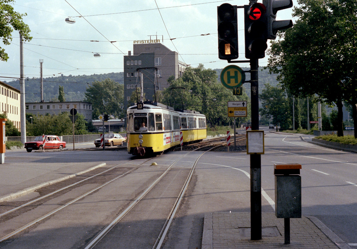 Stuttgart SSB SL 13 (GT4 425 + GT4 ?) Untertürkheim, Inselstraße / Wunderstraße am 8. Juli 1979. - Scan von einem Farbnegativ. Film: Kodacolor II. Kamera: Minolta SRT-101.