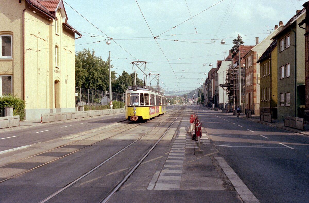 Stuttgart SSB SL 13 (Maschinenfabrik Esslingen-GT4 (Typ 31.2) 413, Bj 1961) Hedelfingen, Hedelfinger Straße am 8. Juli 1979. - Scan eines Farbnegativs. Film: Kodak Kodacolor II. Kamera: Minolta SRT-101.