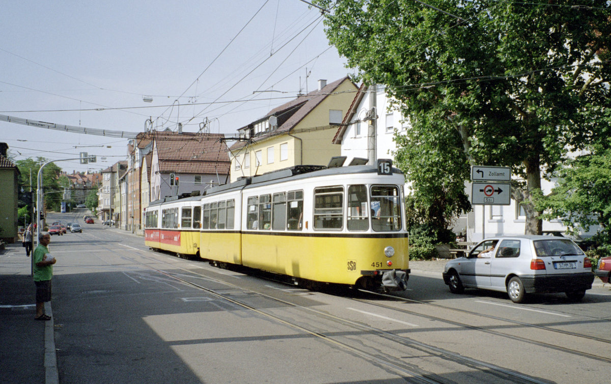 Stuttgart SSB SL 15 (Maschinenfabrik Esslingen-GT4 Typ 31.2 451 + 424) Zuffenhausen, Stammheimer Straße / Salzwiesenstraße am 28. Juli 2006. - Scan eines Farbnegativs. Film: Kodak FB 200-6. Kamera: Leica C2.