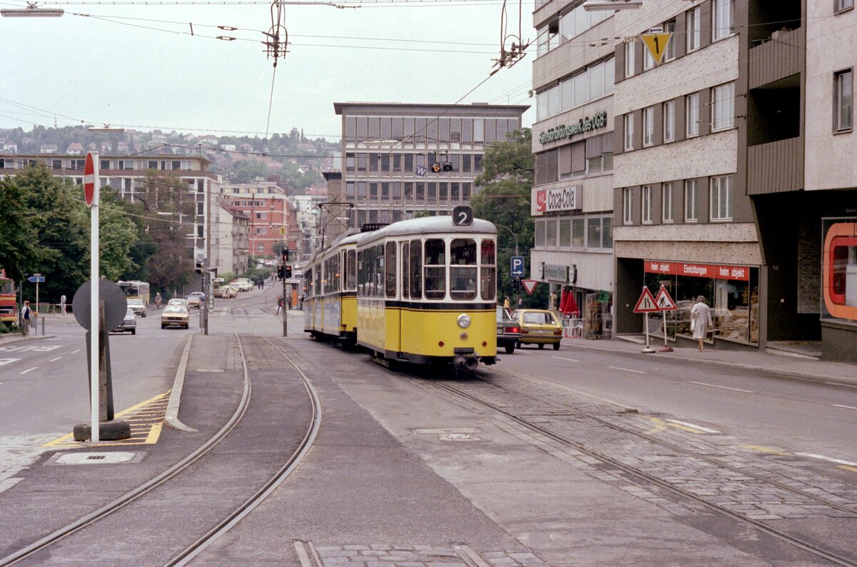 Stuttgart SSB SL 2 (Bw Typ 82.3 + DoT4) Stuttgart-Mitte, Fritz-Elsas-Straße im Juli 1979. - Scan eines Farbnegativs. Film: Kodak Kodacolor II. Kamera: Minolta SRT-101.