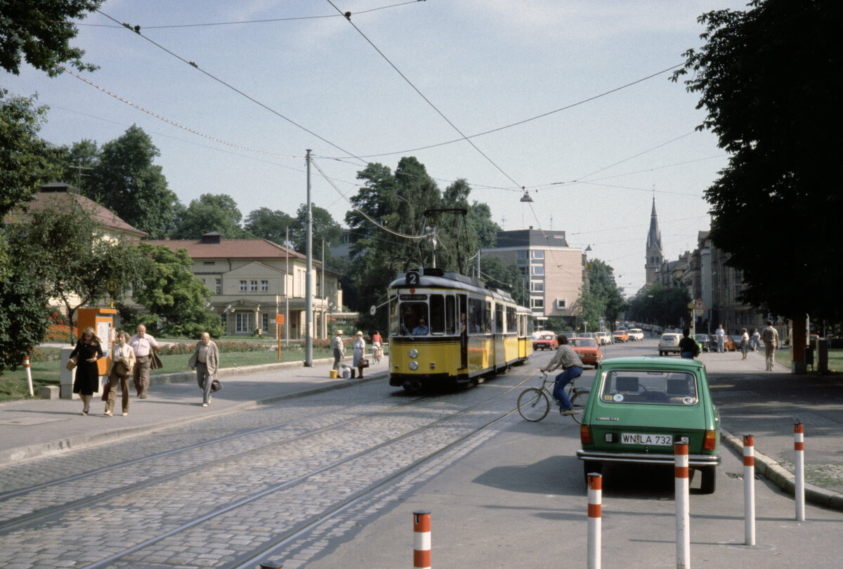 Stuttgart SSB SL 2 (DoT4) Bad Cannstatt, Königsplatz / Kurpark im Juli 1979. - Scan eines Diapositivs. Film: Kodak Ektachrome. Kamera: Leica CL.
