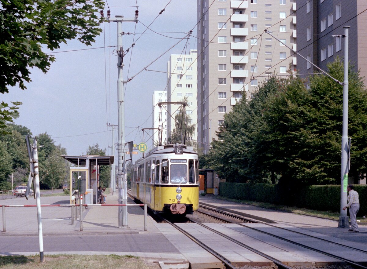 Stuttgart SSB SL 6 (Maschinenfabrik Esslingen-GT4 (Typ 31.6) 712, Bj. 1964) Giebel, Engelbergstraße am 17. Juli 1979. - Scan eines Farbnegativs. Film: Kodak Kodacolor II. Kamera: Minolta SRT-101.