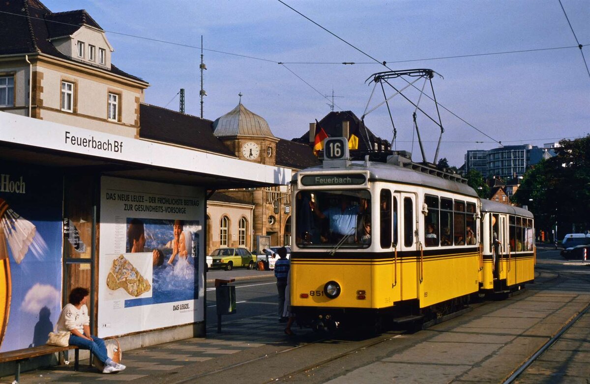 Stuttgarter Straßenbahnsonderfahrt nach Gerlingen mit TW 851 vor dem Feuerbacher Bahnhof, als dort noch Gleise der Straßenbahn lagen (1986).