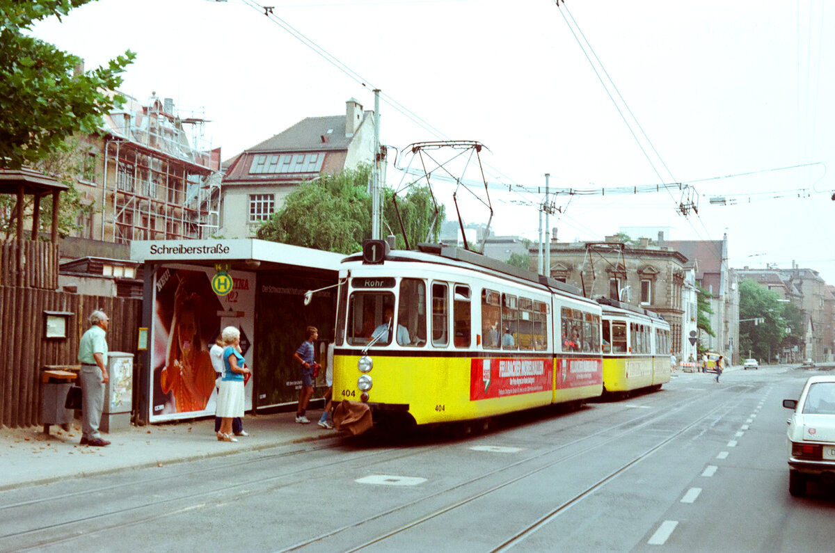 Stuttgarter Straßenbahnstation Schreiberstraße im Sommer 1983: Die Stadtbahngleise waren schon verlegt, die neuen Hochbahnsteige waren aber noch nicht vorhanden.