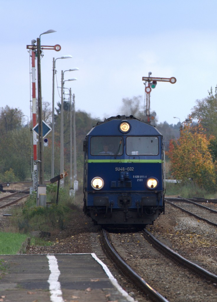 SU 46 - 032 mit dem EC WAWEL  fährt in Zary ein. 17.10.2014  13:54 Uhr.