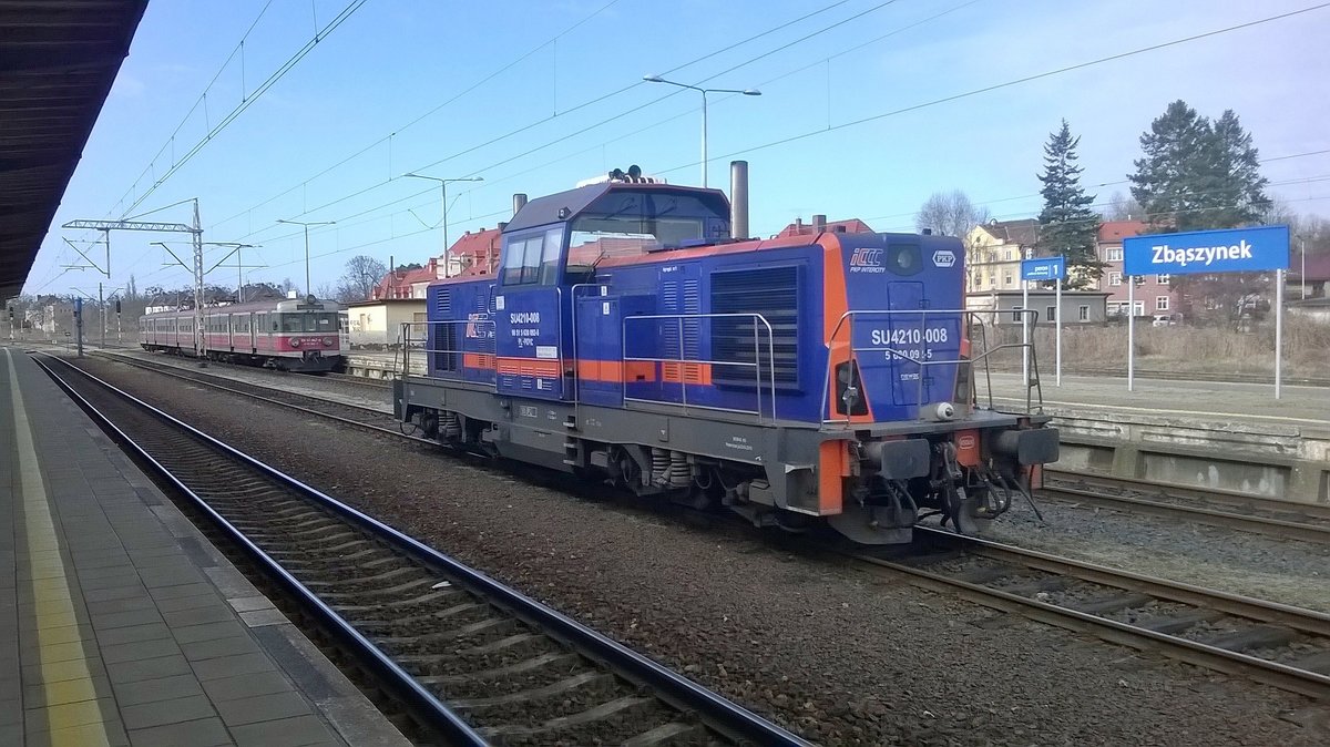 SU4210-008 in Bahnhof Zbaszynek, 24.03.2019
