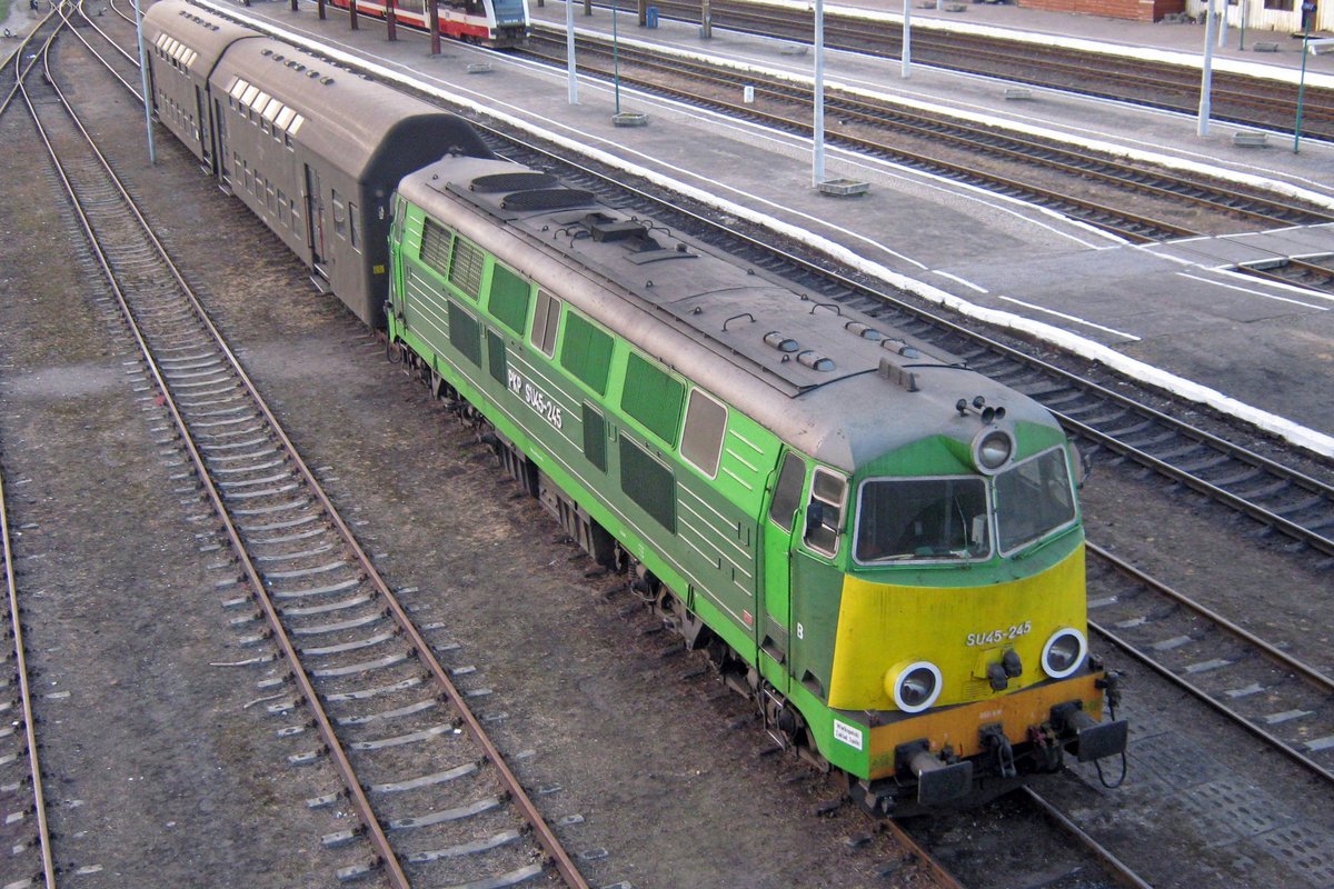 SU45-245 steht am Abend von 30 April 2011 in Wolsztyn abgestellt.
