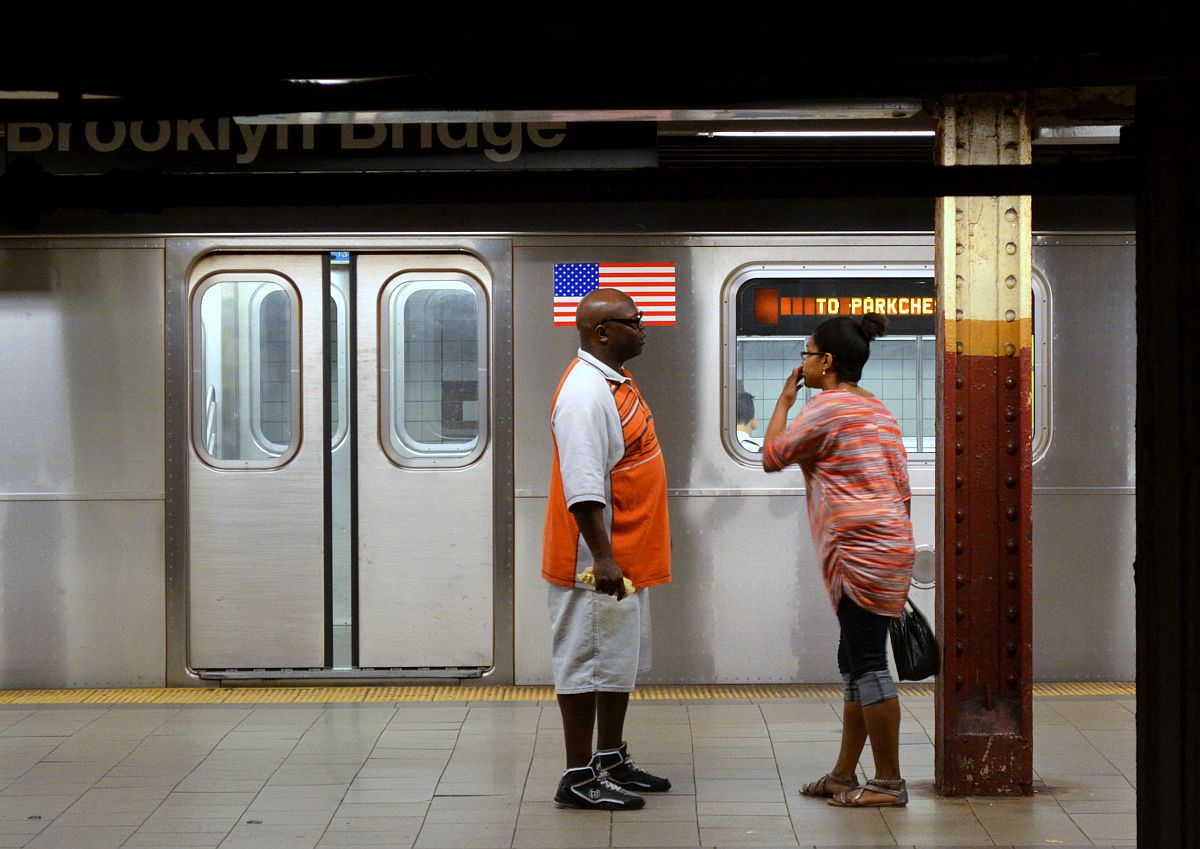 SUBWAY PEOPLE: in der New Yorker Station  Brooklyn Bridge , 20.6.2014 