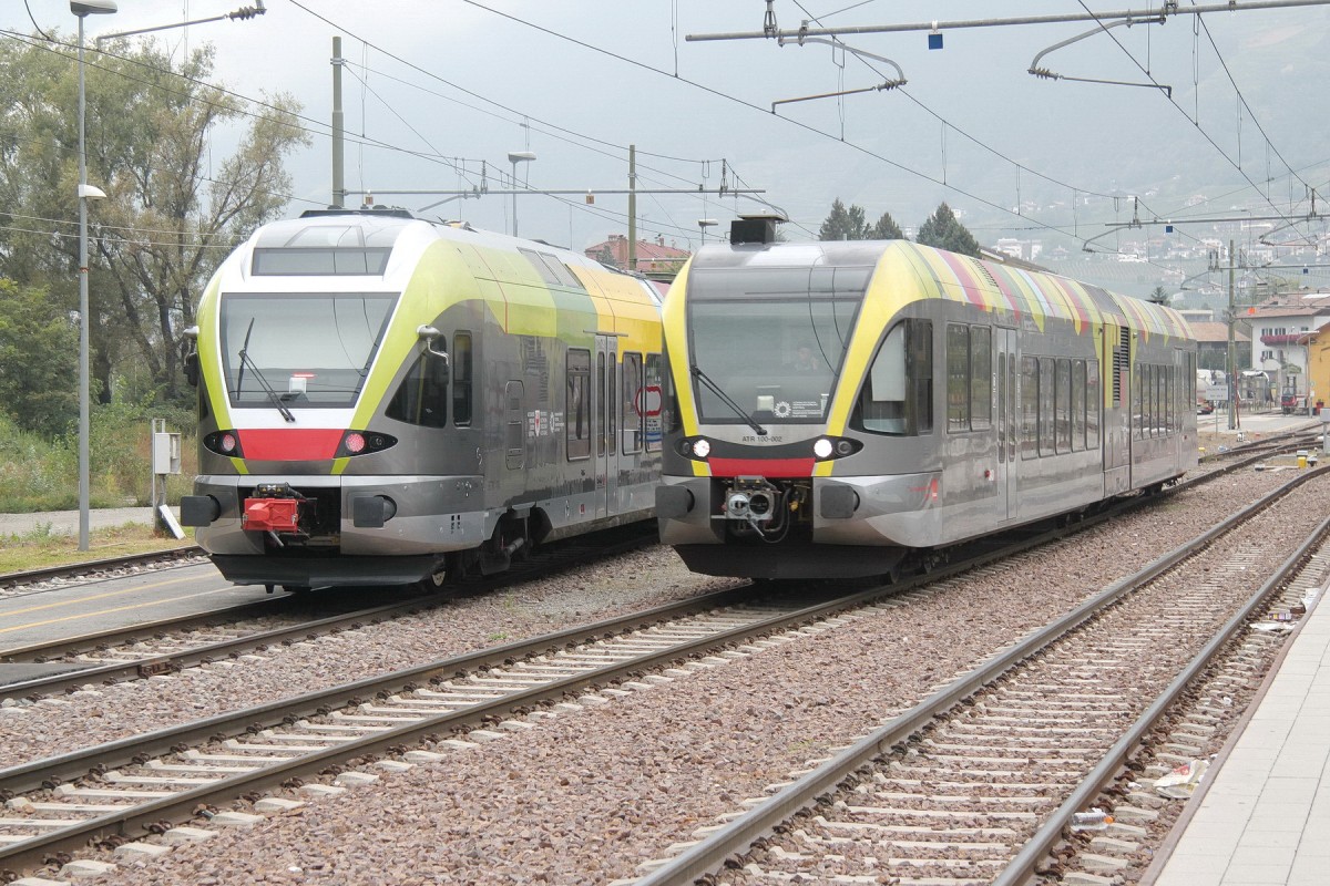 Südtirol Bahn,ein ETR 170 und ein dieselbetriebener ATR 100 der Vinschgerbahn in Meran.08.10.14