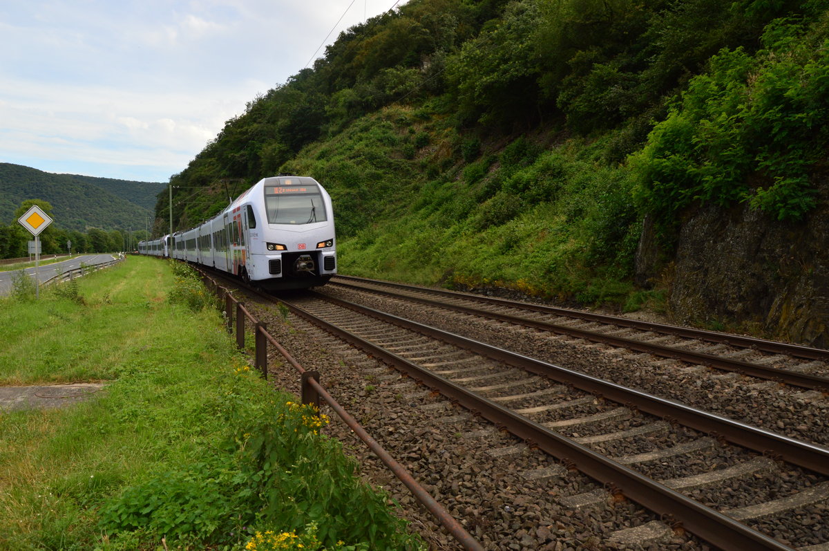 SÜWEX 429 101 als RE2 hinter Oberwesel am 10.7.2016 gen Koblenz fahrend.