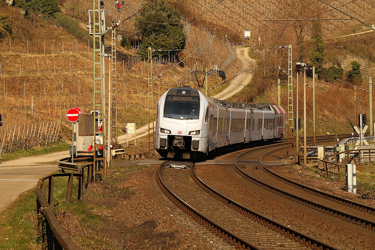 Süwex Triebzug 429 119 unterweg nach Mainz bei der Einfahrt nach Oberwesel am 10.3.2022