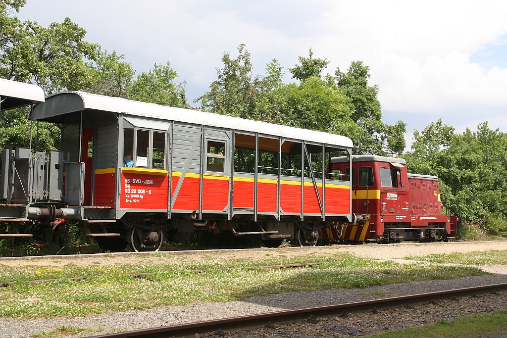 SVD-JZM 55 54 93-20 008-6, umgebaut aus einem Da-k 30 54 9406 xxx-x, am 14.Juli 2018 eingereiht im Os 18395 (Jemnice - Moravske Budejovice) im Bahnhof Jemnice.