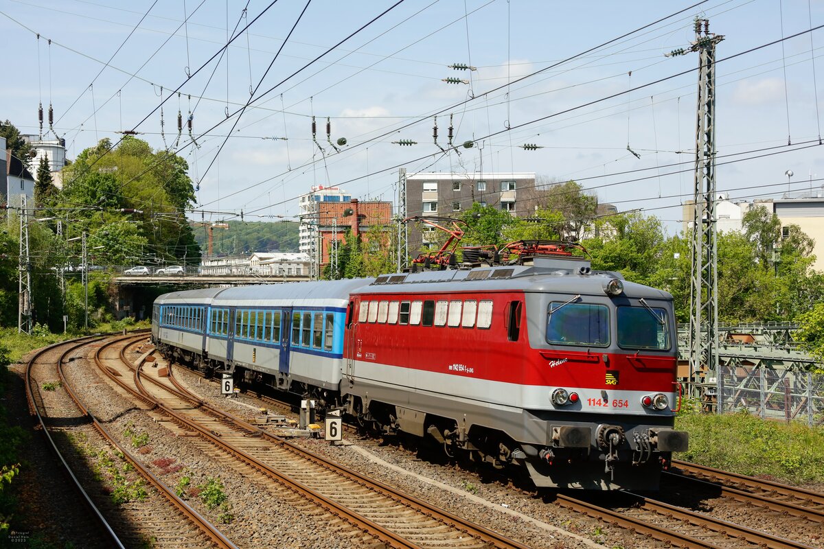 SVG 1142 654 mit Sonderzug nach Magdeburg in Wuppertal, am 18.05.2023.