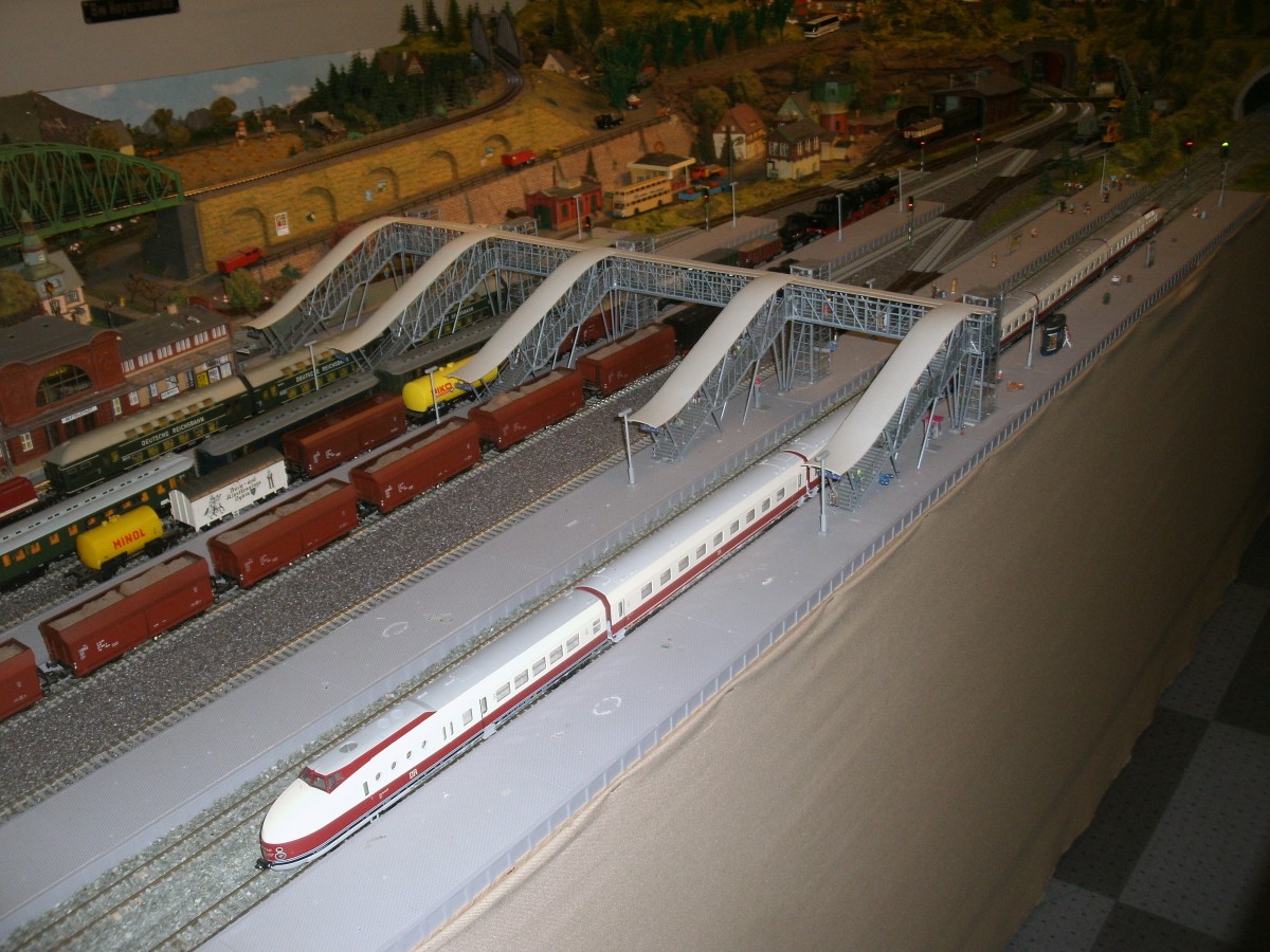 SVT 175 im H0 Hauptbahnhof auf der Ghrener Modellbahnanlage.Aufgenommen am 13.September 2013.