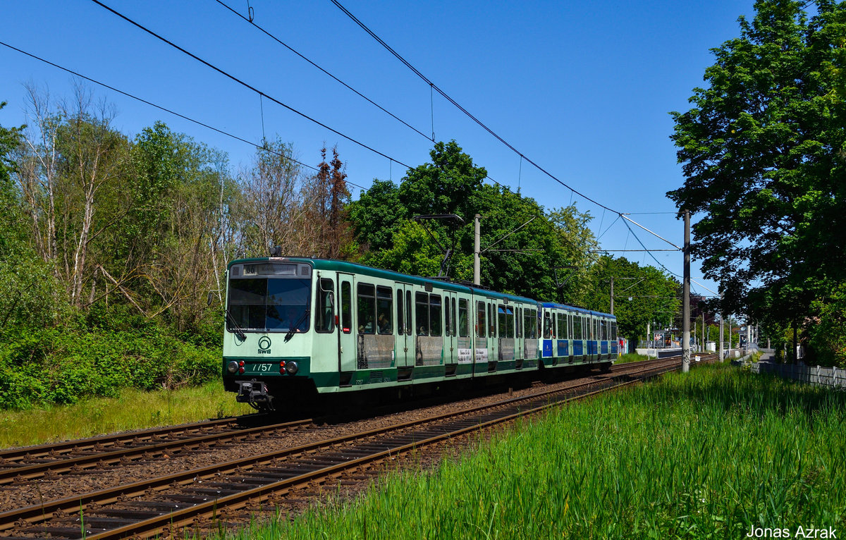 SWB 7757 und SSB 7575 konnten am 15.Mai 2019 in Sankt Augustin-Hangelar als Linie 66 in Richtung Königswinter abgelichtet werden. 
