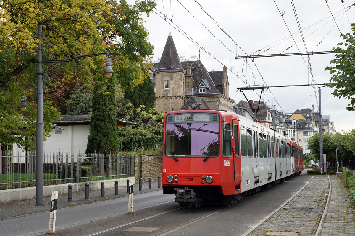 SWB: Stadtwerke Bonn.
Impressionen von der Linie 66 der Bonner Strassenbahn, entstanden am 25. September 2017.
Foto: Walter Ruetsch