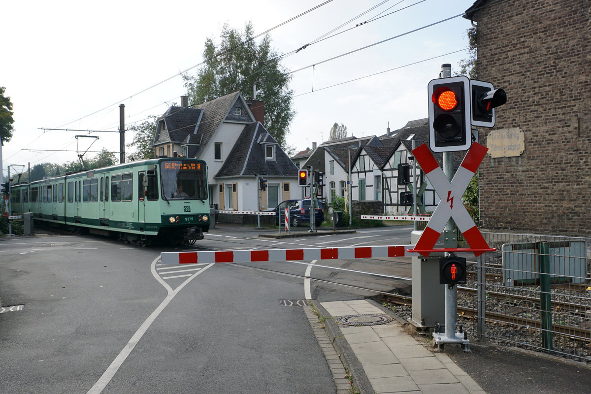 SWB: Stadtwerke Bonn.
Impressionen von der Linie 66 der Bonner Strassenbahn, entstanden am 25. September 2017.
Foto: Walter Ruetsch