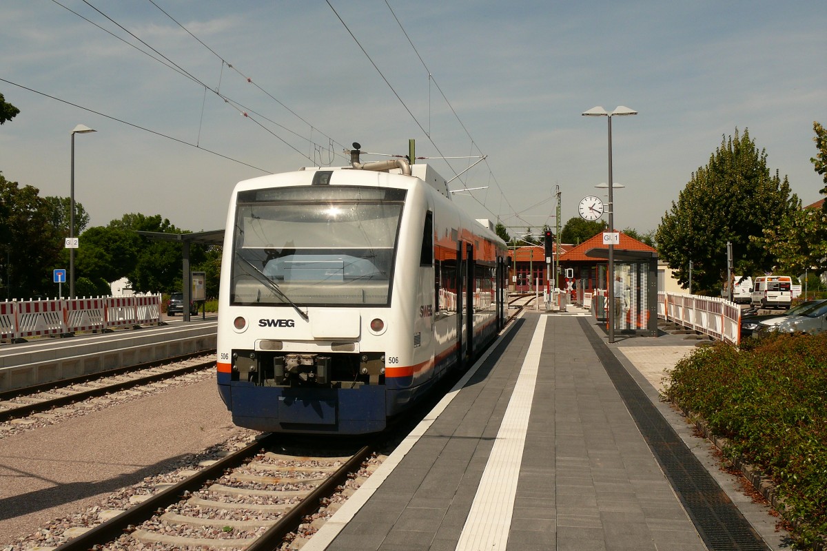 SWE 72520 nach Bad Krozingen im neuen Bahnhof von Staufen. 22.8.13