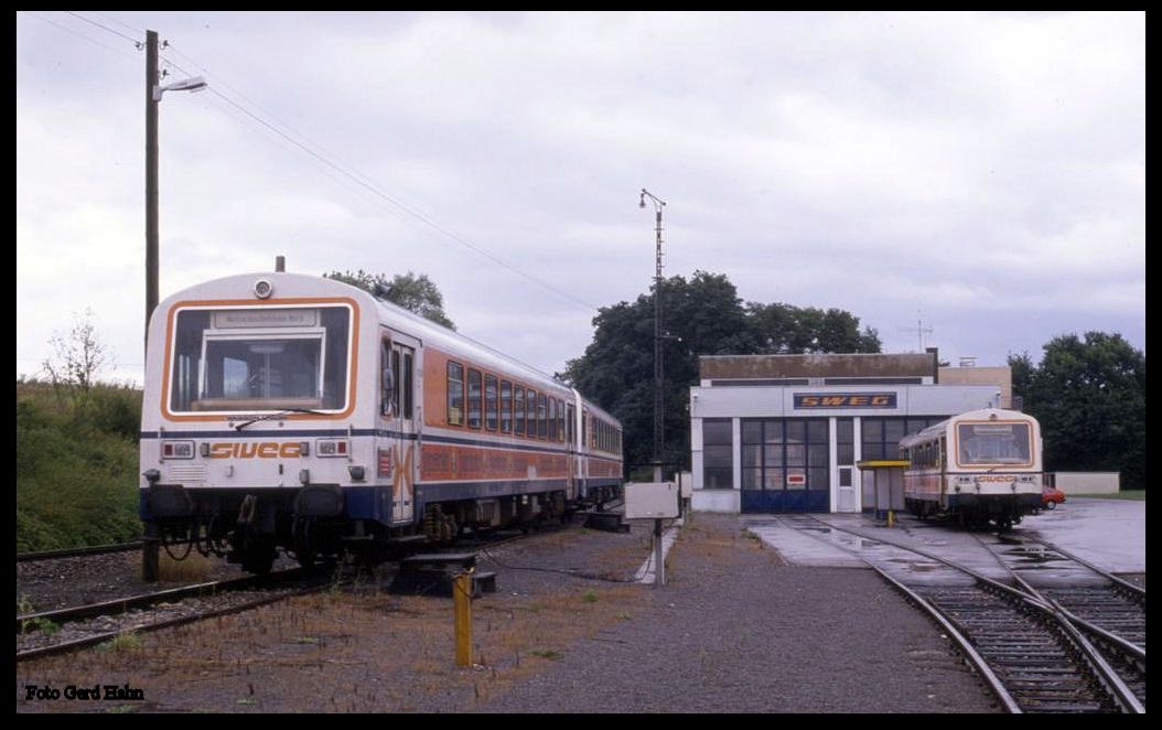 SWEG Depot Neckarbischofsheim am  12.8.1989:
Links VS 204 und rechts hinten VT 121.