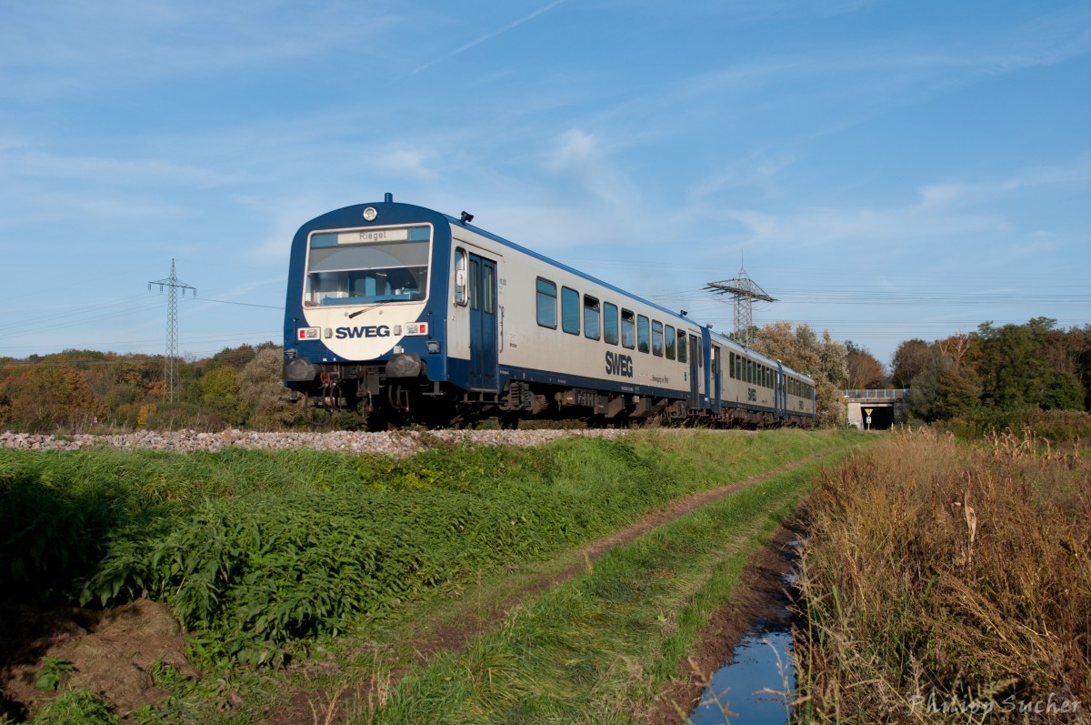 SWEG VS 200, VT 129 und VT 130 bringen am spten Nachmittag des 22. Oktober 2013 die Berufspendler aus Freiburg Richtung Kaiserstuhl. 