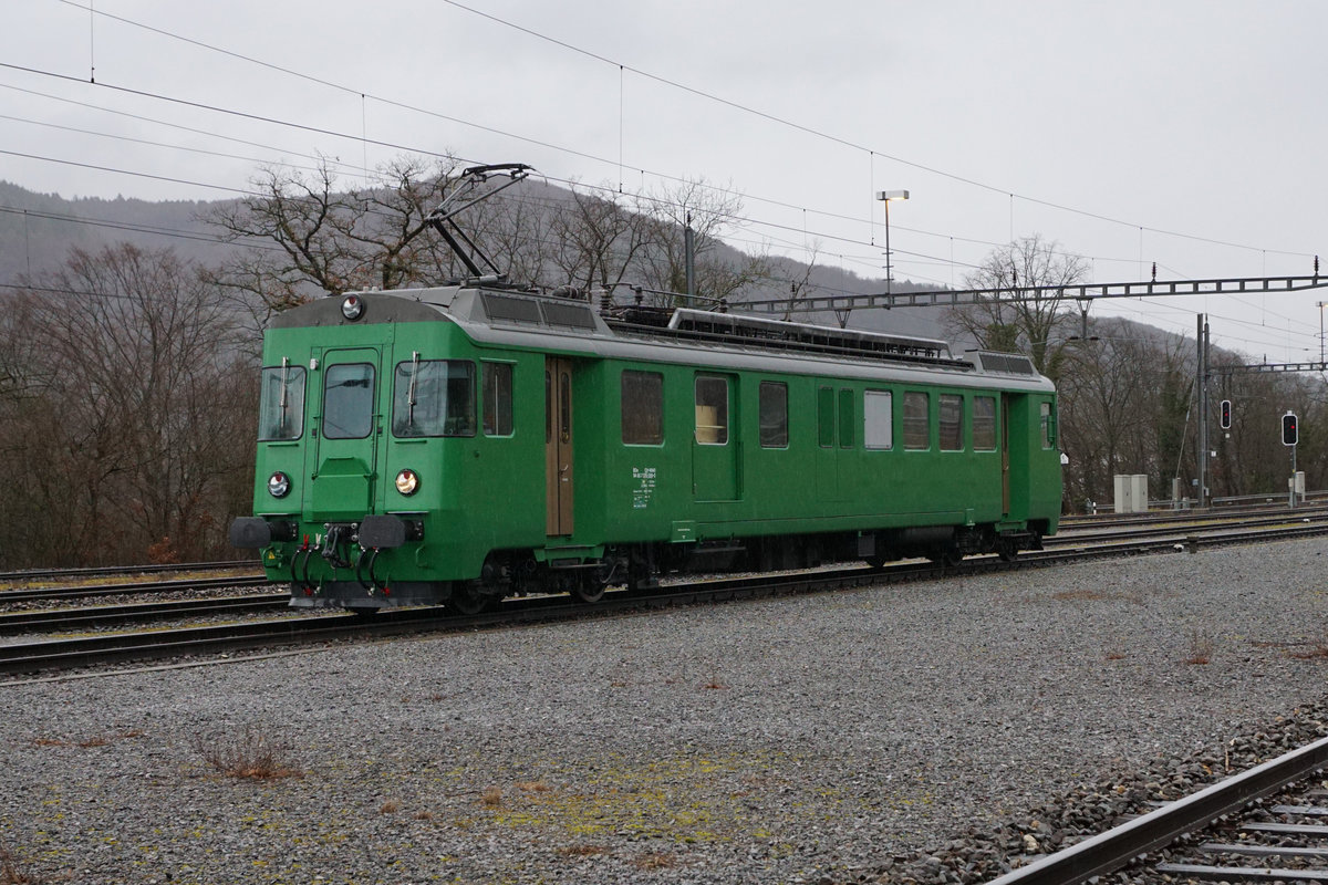 Swiss Rail Traffic (SRT)
Güterverkehr ab und nach Rekingen via RBL.
Makies-Triebwagen BDe 576 059, ehemals SOB, im Dienste von SRT.
Bei der Ankunft in Rekingen als Lokzug am 1. März 2019.
Bildausschnitt Fotoshop.
Foto: Walter Ruetsch