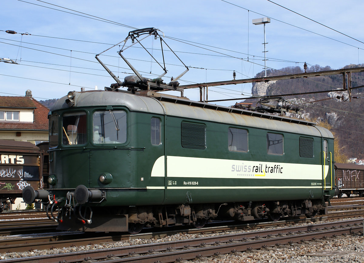SWISS RAIL TRAFFIC
Re 416 629-6 bei einem Zwischenhalt in Oensingen am 22. März 2010.
Foto: Walter Ruetsch
