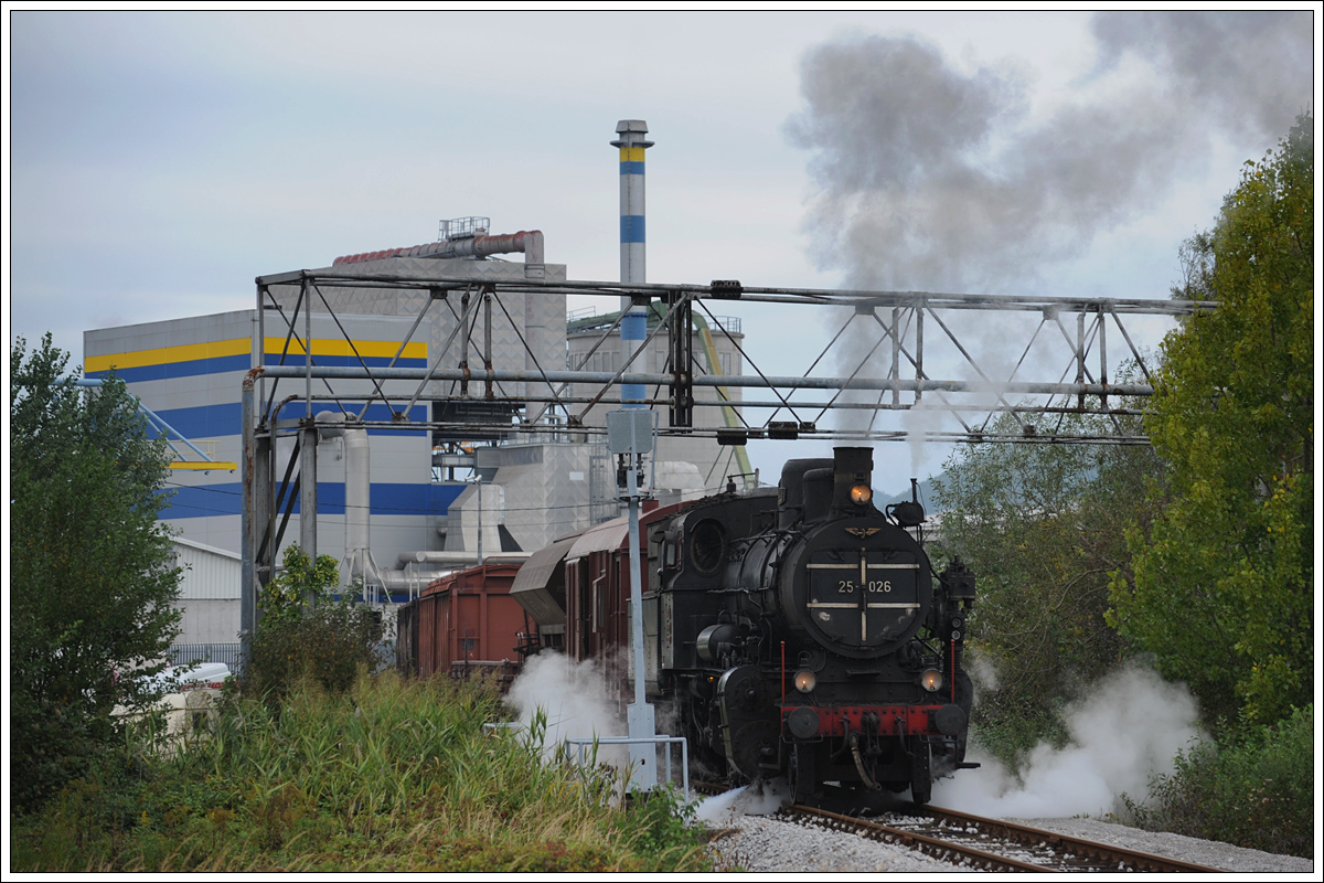 SZ 25-026 bei ihrer Probefahrt im Industriegebiet in Celje am 24.9.2015.
