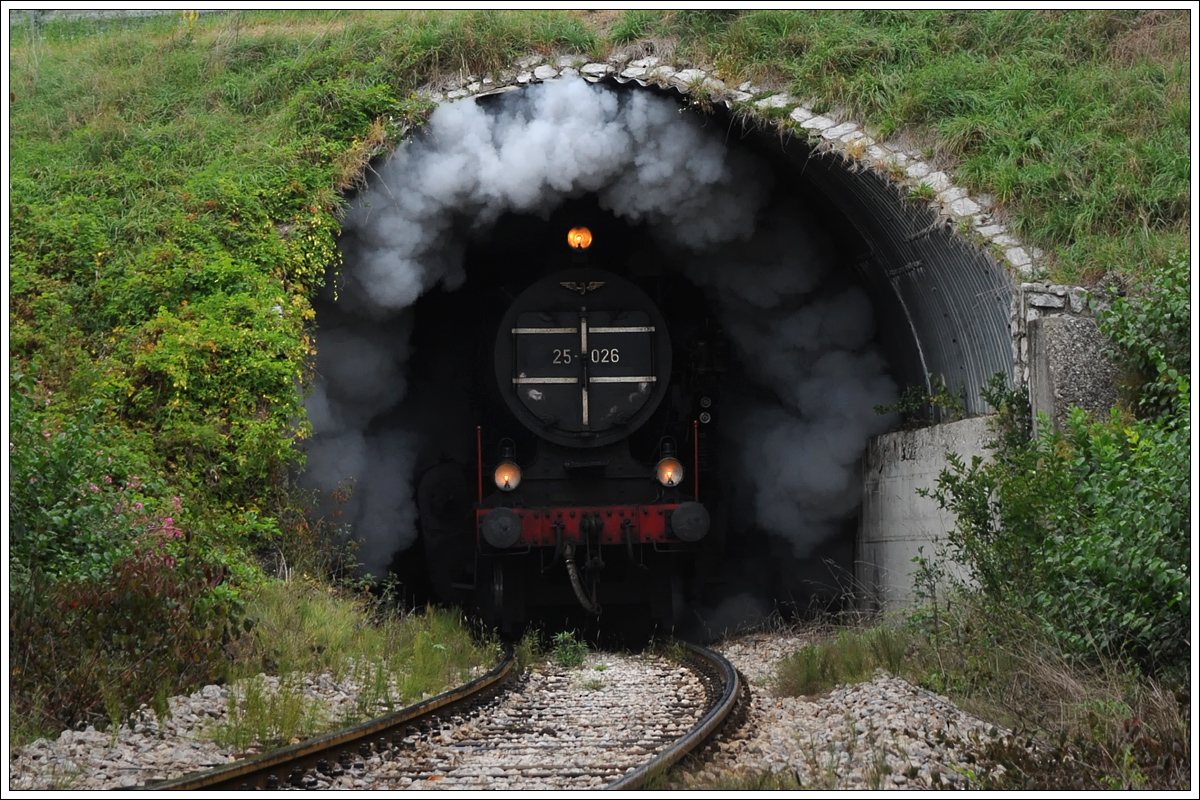 SZ 25-026 bei ihrer Probefahrt im Industriegebiet in Celje am 24.9.2015.