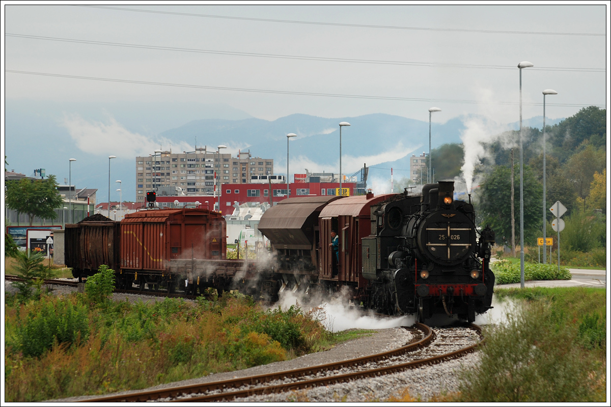 SZ 25-026 bei ihrer Probefahrt im Industriegebiet in Celje am 24.9.2015.