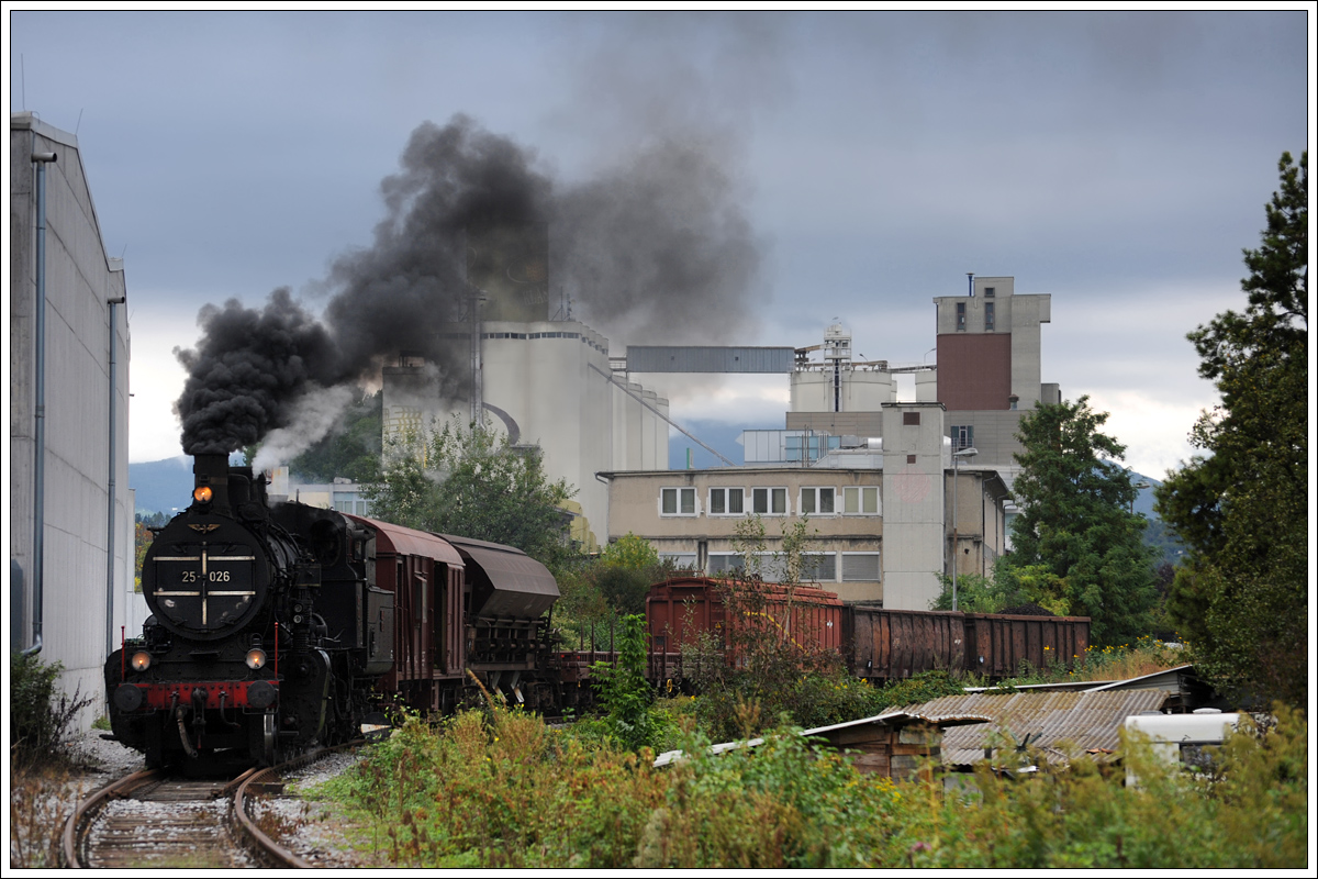 SZ 25-026 bei ihrer Probefahrt im Industriegebiet in Celje am 24.9.2015.