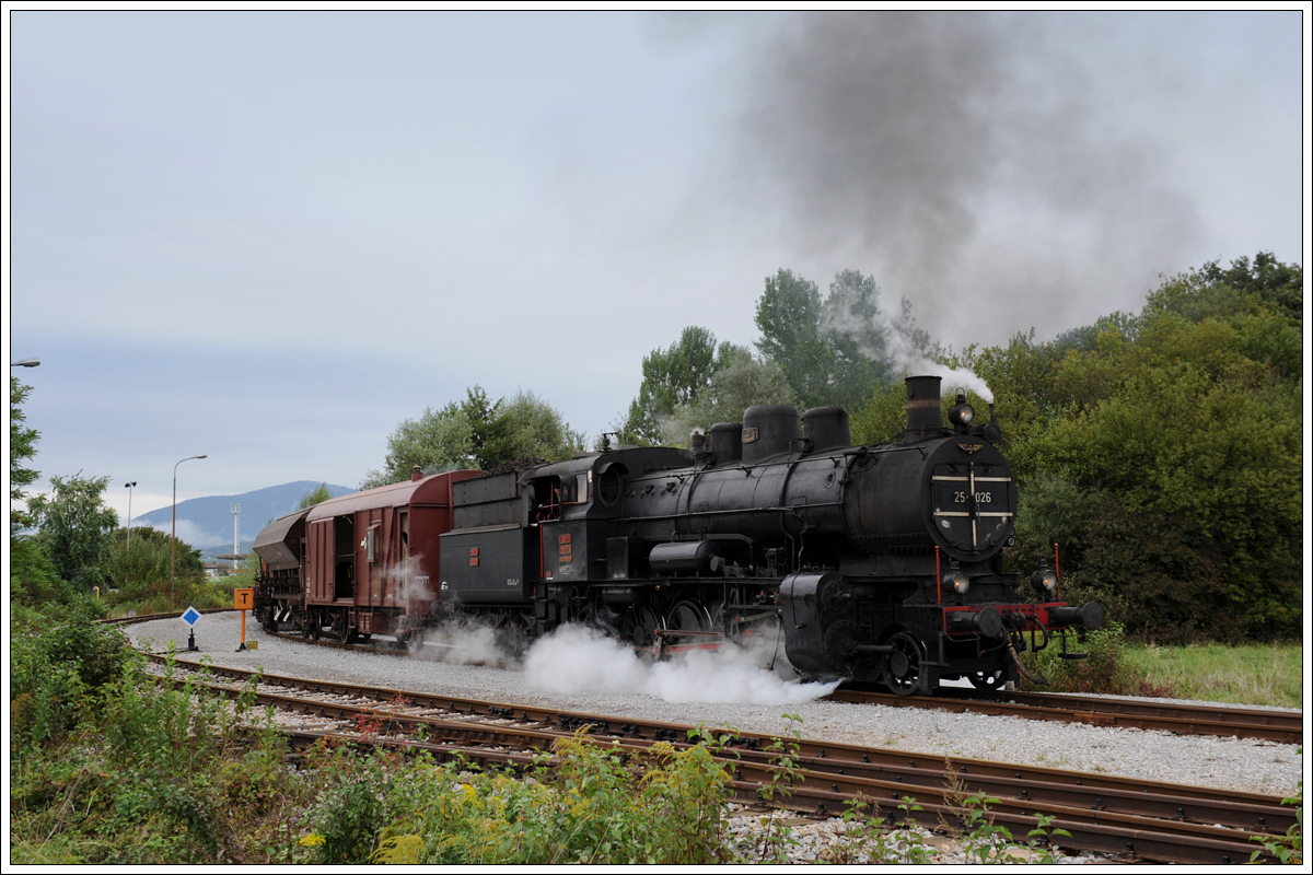 SZ 25-026 bei ihrer Probefahrt im Industriegebiet in Celje am 24.9.2015.